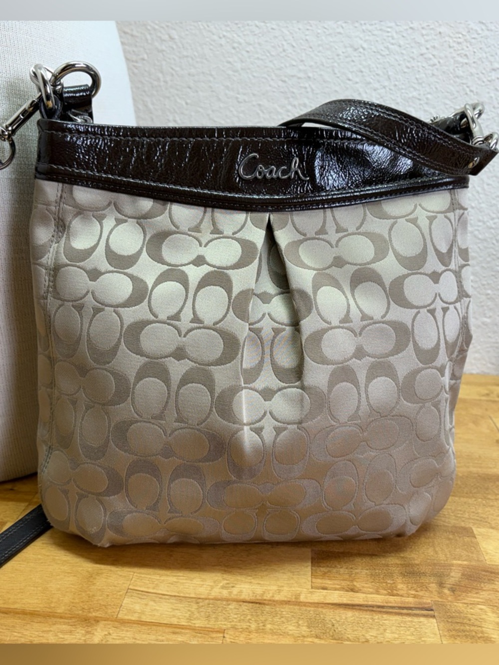 Coach Ashley Signature Hippie Crossbody Bag Khaki Mahogany Patent Leather F20111 - Picture 2 of 10